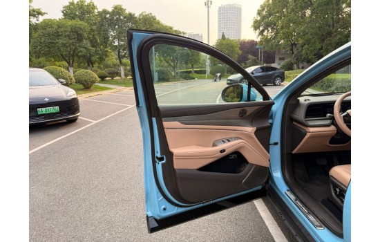 Denza N7 EV, пробіг 15 тисяч км